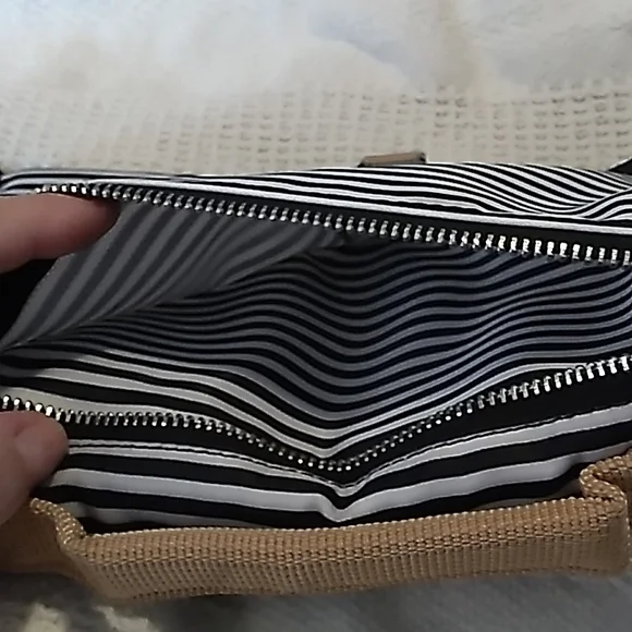 Skip HOP Baby changing pad with diaper and wipes holder. Has clip to attach to - Picture 7 of 9